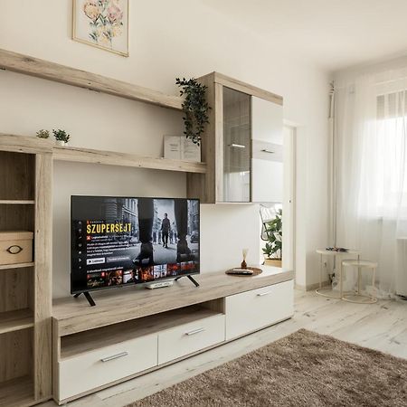 Malompark Apartman With Free Parking Debrecen Extérieur photo